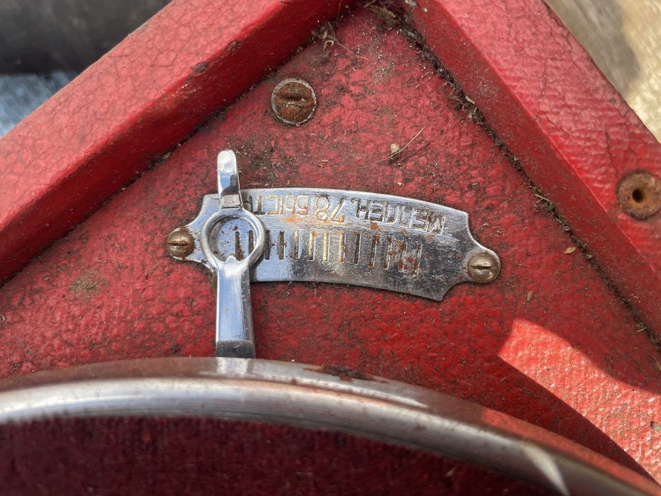 Продам Патефон оригинал в хорошем состоянии