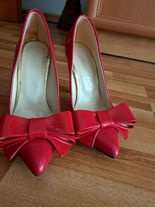 Червени дамски обувки със тънък ток номер39
