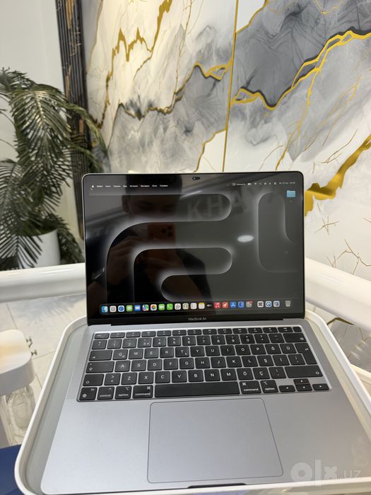 Macbook M1 8/256