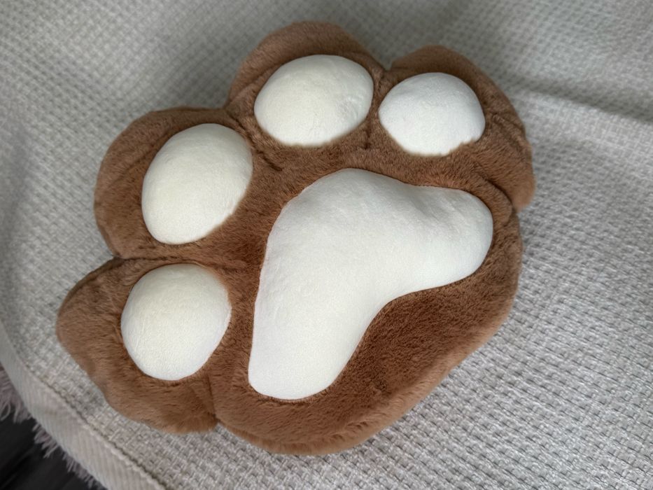 Подушка с пледом