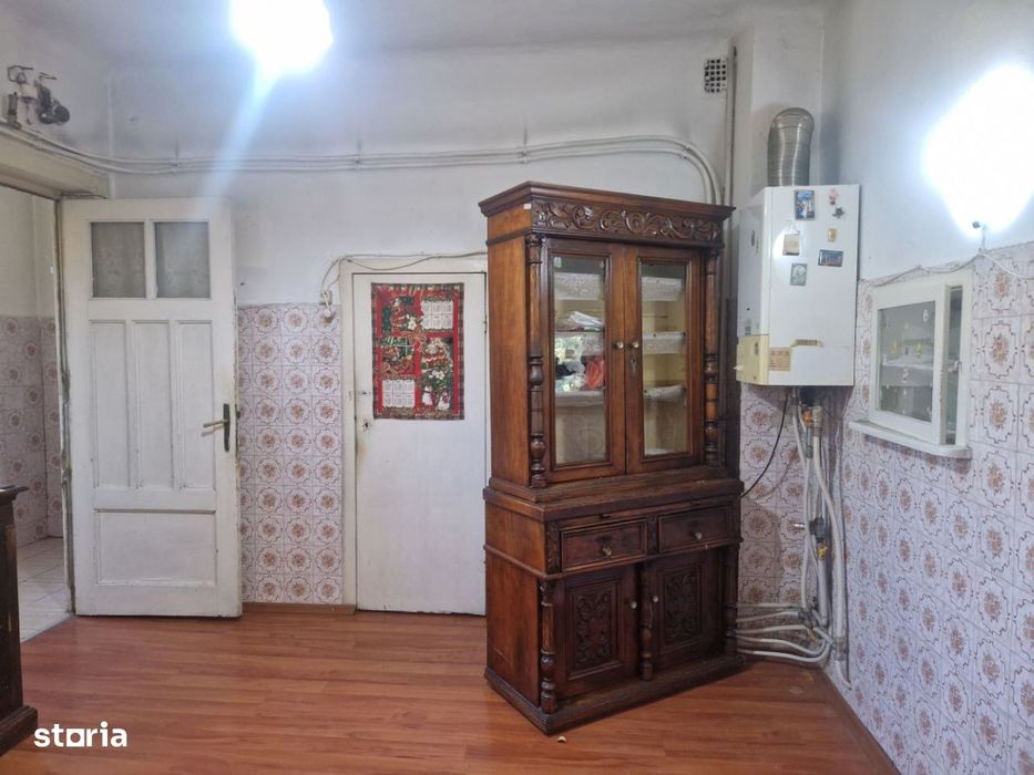 Cafrom Imobiliare - Semicentral "Pomul Verde"- Imobil de Vanzare