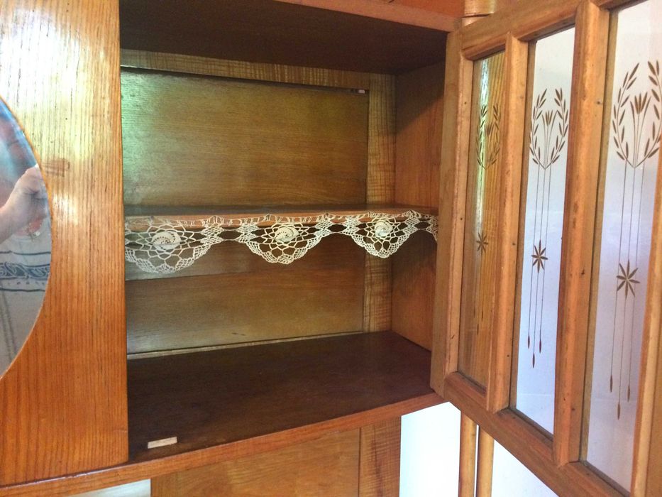 Bufet-Vitrina, vechi (Credenț), perioada intebelică