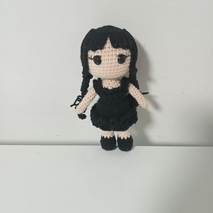 Вязанная кукла Wednesday Adams