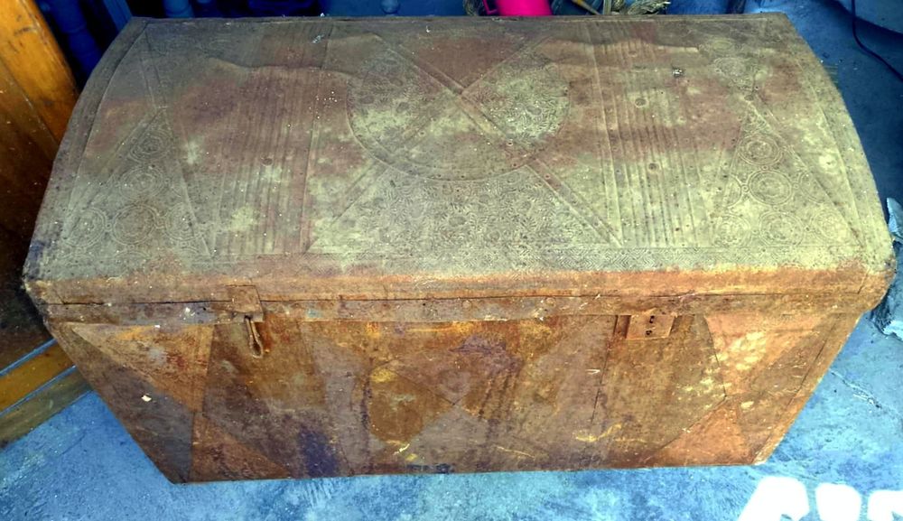 Ракла - сандък с метален обков