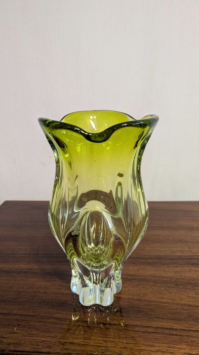 Ваза в форме бутона