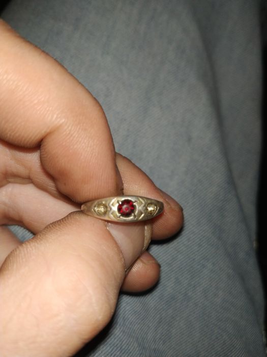 Продам антикварное кольцо с рубином женское