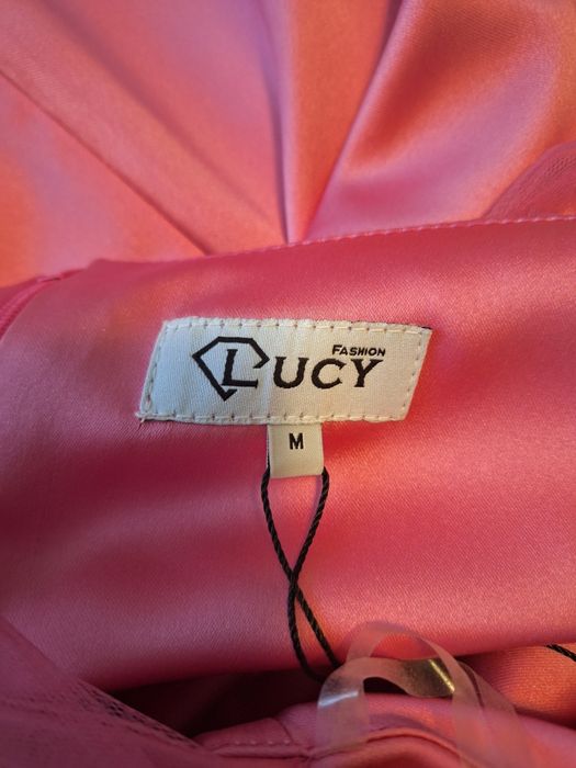 Елегантна рокля на Lucy