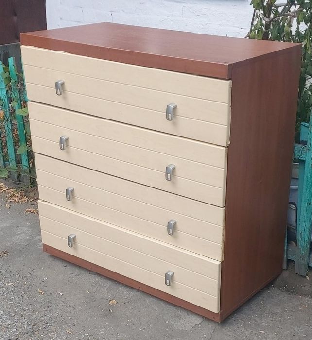 Продам срочно комод