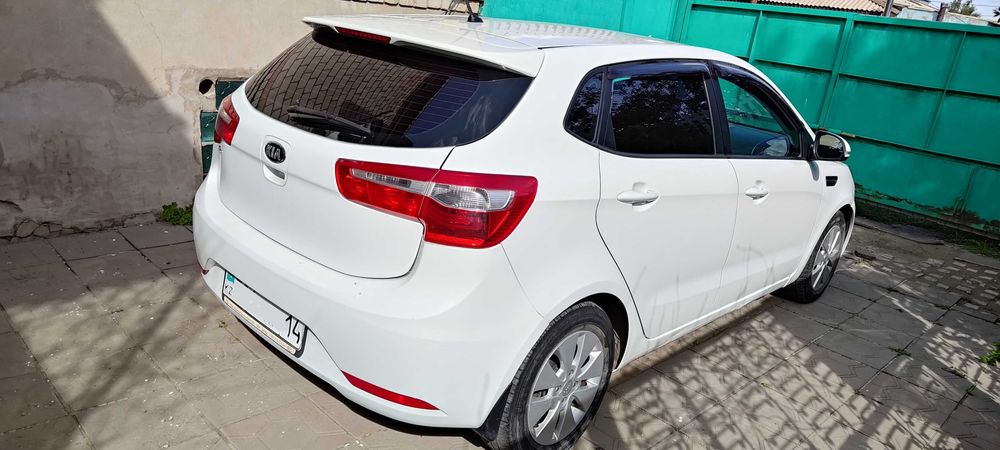 Продам Kia Rio хэтчбек 2014г