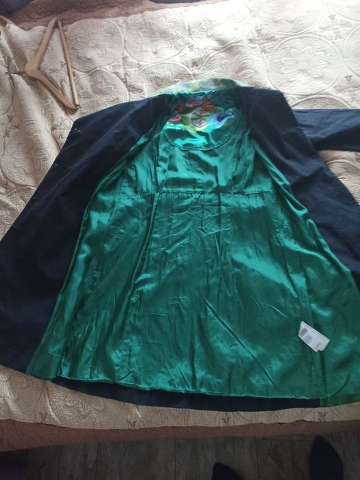 Шлифер Desigual,носен само веднъж почти нов