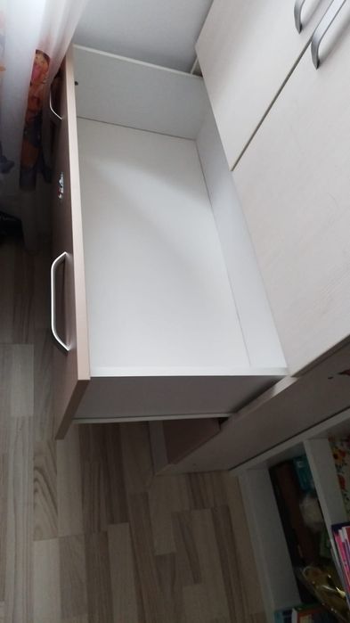 Dulap cu 2 uși și sertare