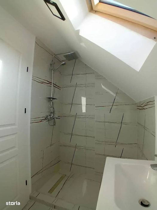 De Vânzare Casa Sisești 2 Cocosi!!