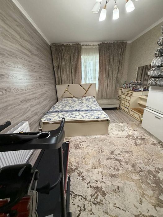 Продается 3 комн. квартира в Ангрене. 3 таж центр