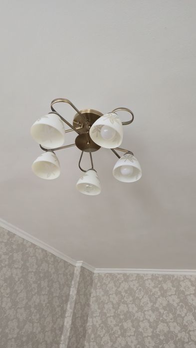 Продам люстру в отличном состоянии