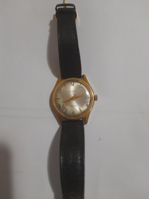 Vând ceasuri mecanice Raketa calendar, Wostok și Slava.