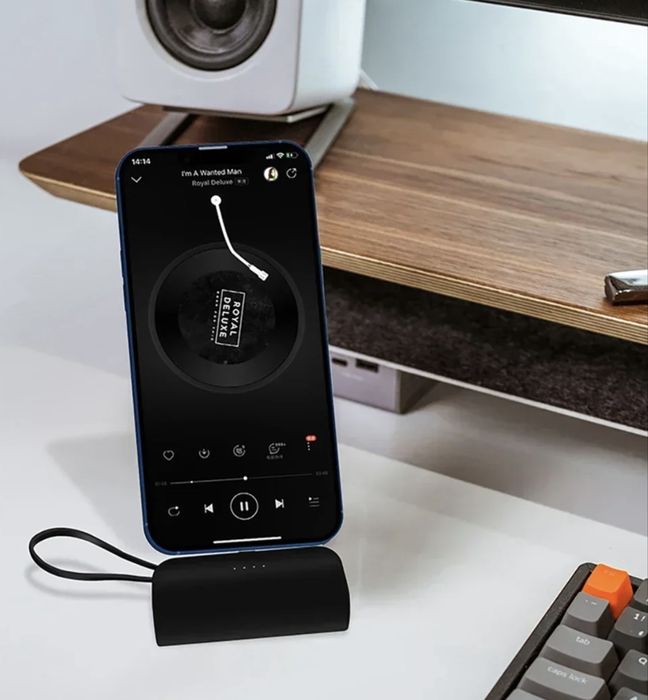 Vând baterie externă mini 10.000 mAh, compacta, super practică pentru buzunar sau poșetă