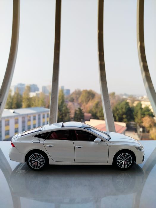 Metallic Car AUDI A7