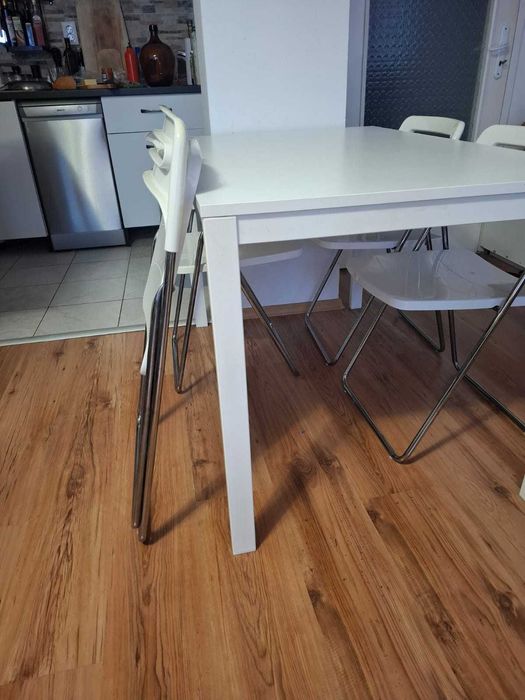 IKEA VIHALS Разтегателна маса за хранене и 4 стола IKEA NISSE