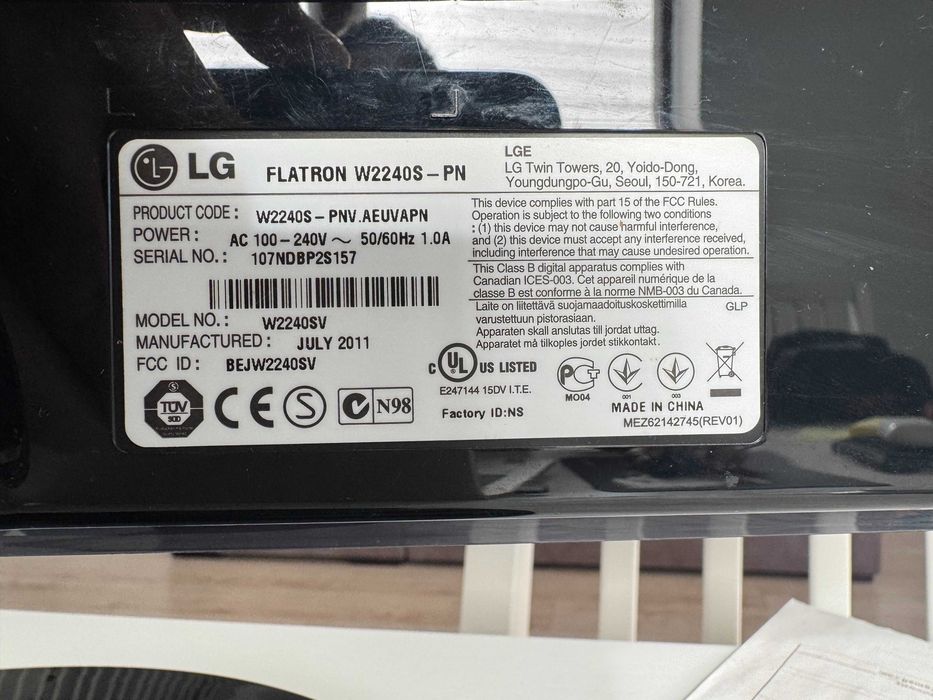 Monitor LG Flatron Wide, Full HD, Negru Lucios, W2240S-PN