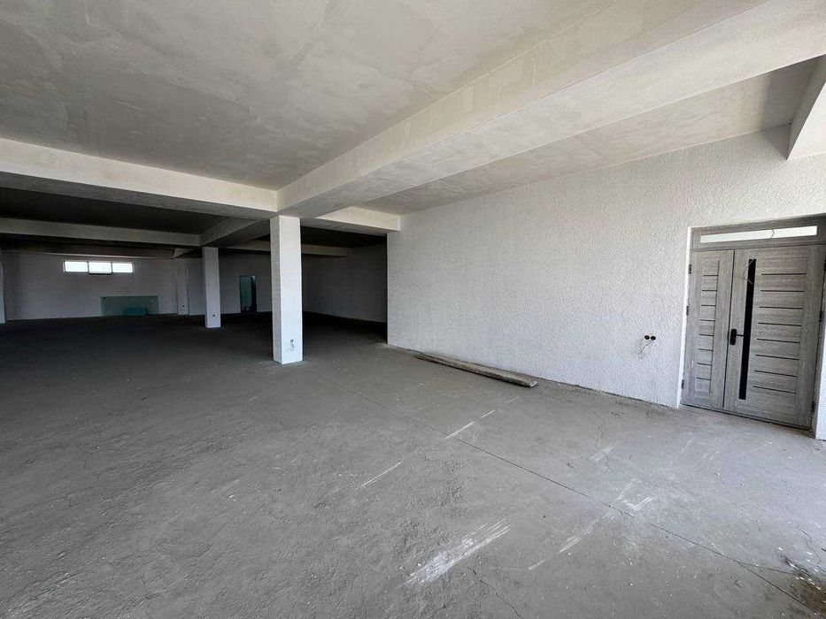 Сдам помещение 1600м2 вдоль главной дороги под фитнес / учебный центр