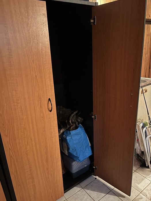 Офис мебели цвят череша