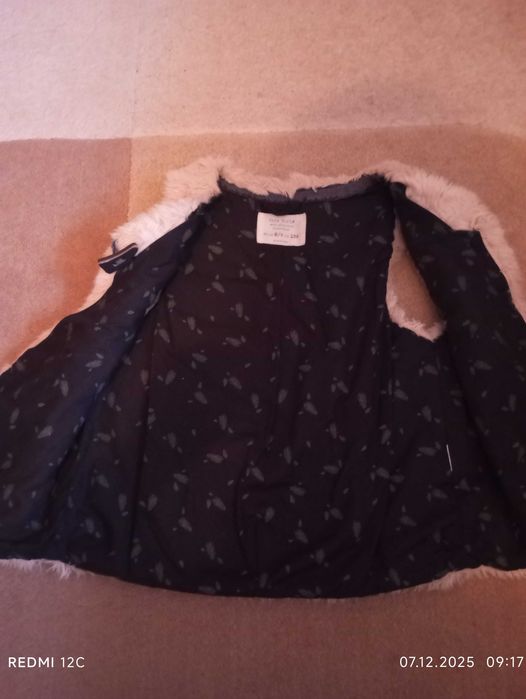 Детски елек за момиче актуален модел.