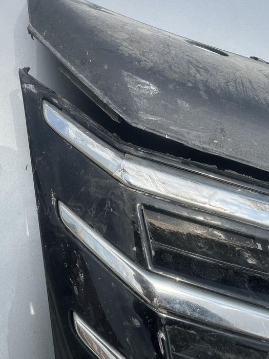 Решетка Предна броня VW Pasat 2011г Фолксваген с забележка