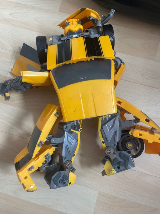 Transformers ultimate Bumblebee 32 cm