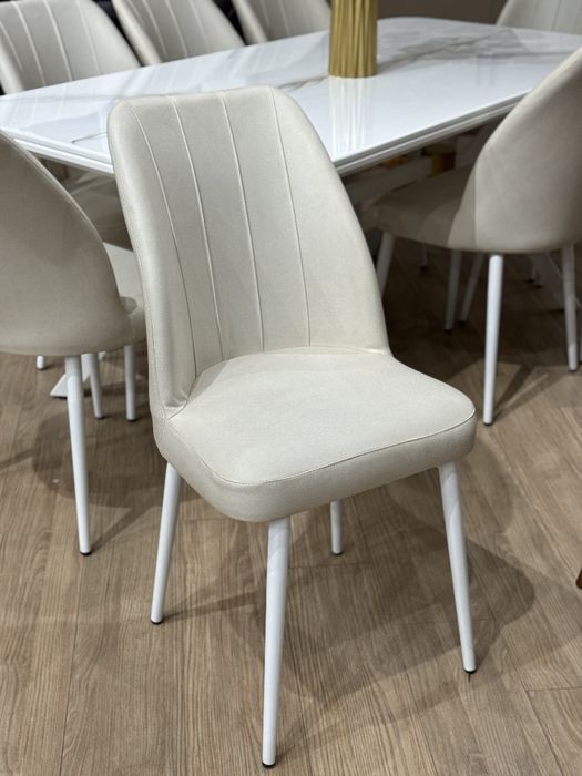 Стол и 8 стулья от Comfort Mebel