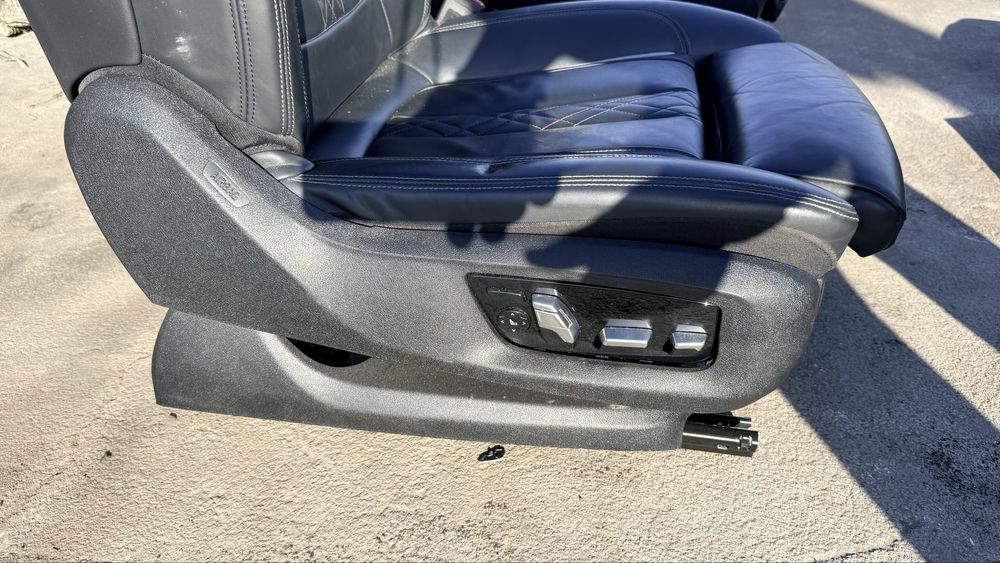 BMW G11 LCI Кожен салон