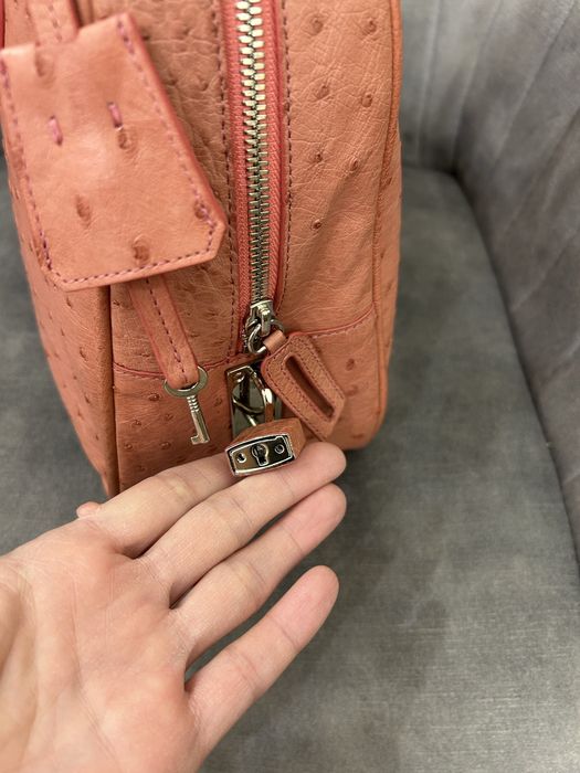 Продается сумка из натуральной кожи.