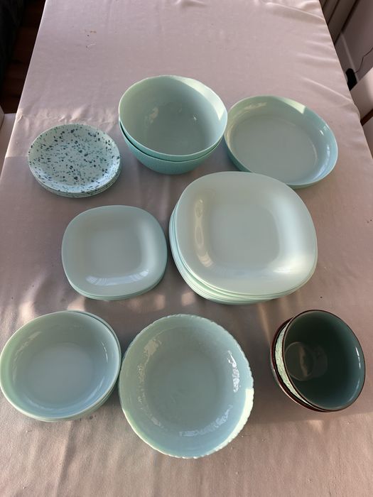 Пълен сервиз чинии в синьо зелен цвят
