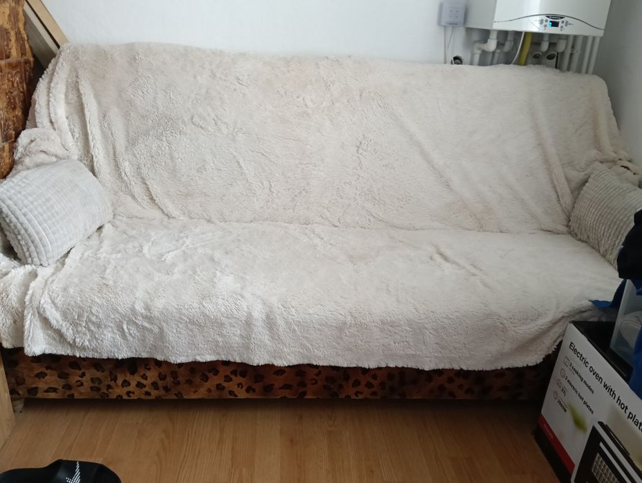Canapea + doua fotolii, se vând împreună sau separat