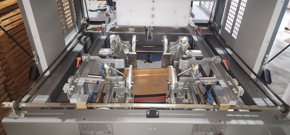 Cutii De Carton, Masina arata ca noua, 8 ore  de functionare