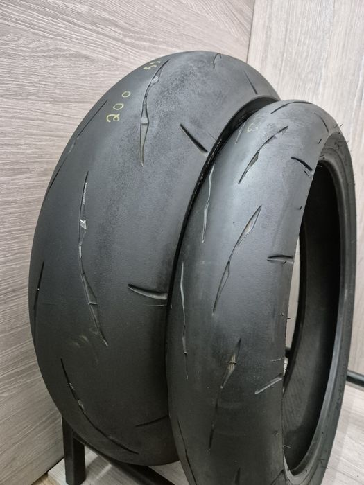 Set anvelope moto 120 70 17 cu 200 55 17 Bridgestone Rs11 dot 22 si 23
