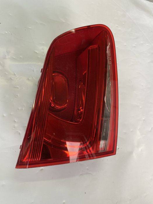 Lampa stanga pe haion portbagaj VW Touareg 2010-2016