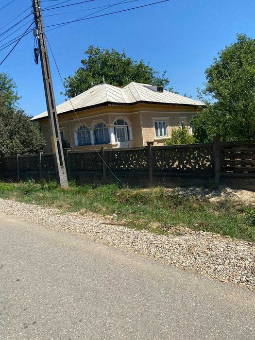 Casă + 2.749 mp teren integral intravilan — se împarte în 2 loturi — Gura Foii
