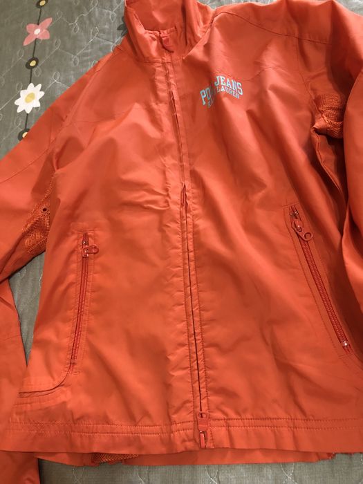 Продается ветровка.