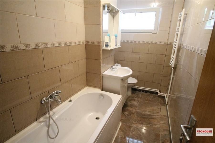 Proprietar ofer spre închiriere apartament 2 camere semi-decomandat