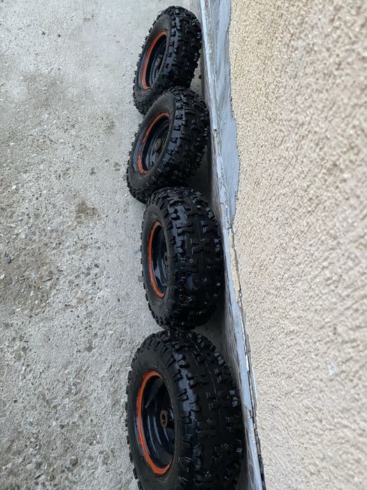 Vand 4 cauciucuri cu tot cu jante atv toate patru 450lei