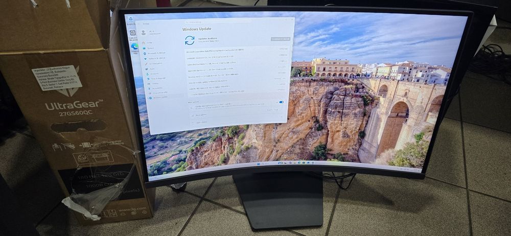 Hope Amanet P6 Monitor Curbat LG UltraGear 27GS60QC