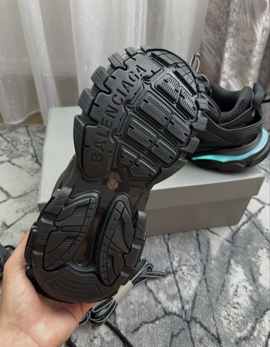 Balenciaga track led anegru