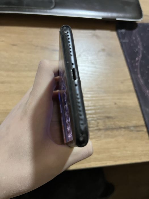 Продам Айфон 7 плюс