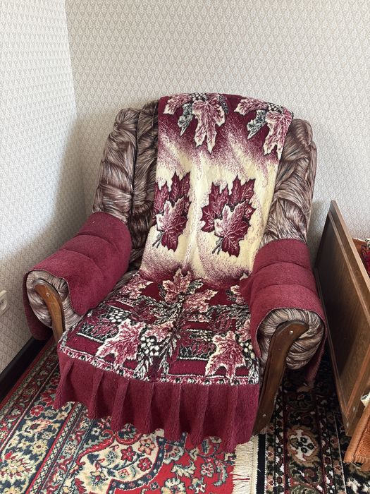 Продается диван с двумям креслой