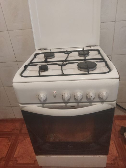 Продам газ плиту