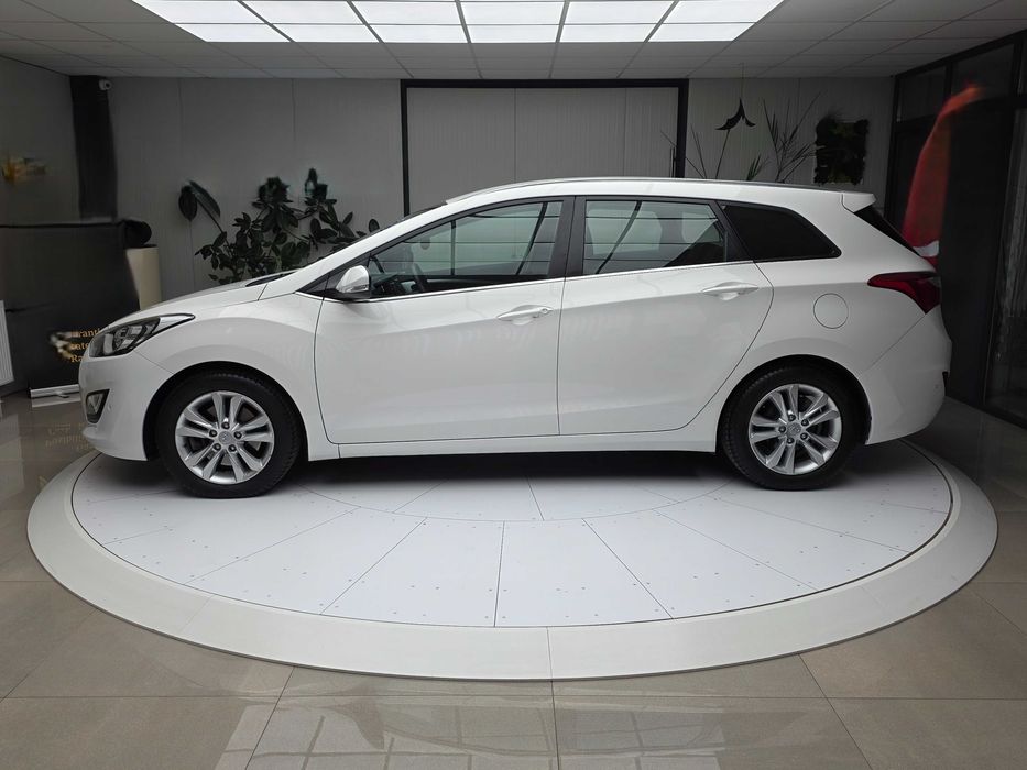 Închirieri Auto Focșani / Vrancea - Hyundai i30 COMBI AUTOMAT • Flotă Diversă