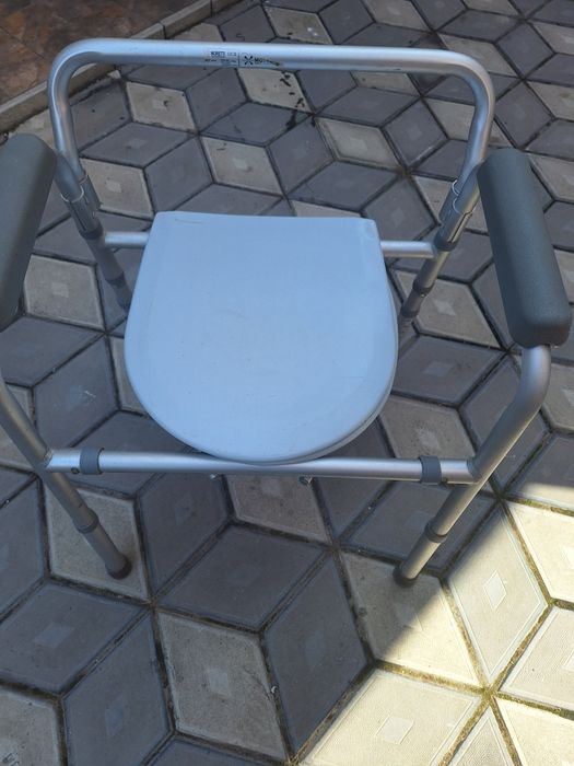 Scaun medical toaleta