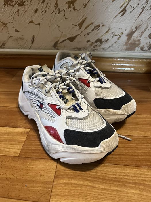 Продам подростковые кроссовки