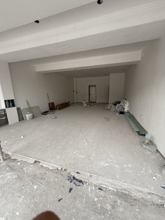 Дўконлар ижарага берилади. 160 кв + 160 кв ертўла. ЧИНАР МОЛ рўпараси.