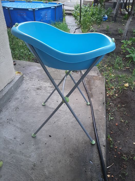 Продам ванночку. На подставке